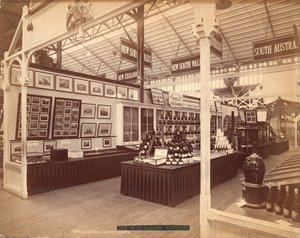 南オーストラリア展示、メインビルディング、センテニアルインターナショナルエキシビション、フィラデルフィア、1876（アルブメンプリント） 作： American Photographer